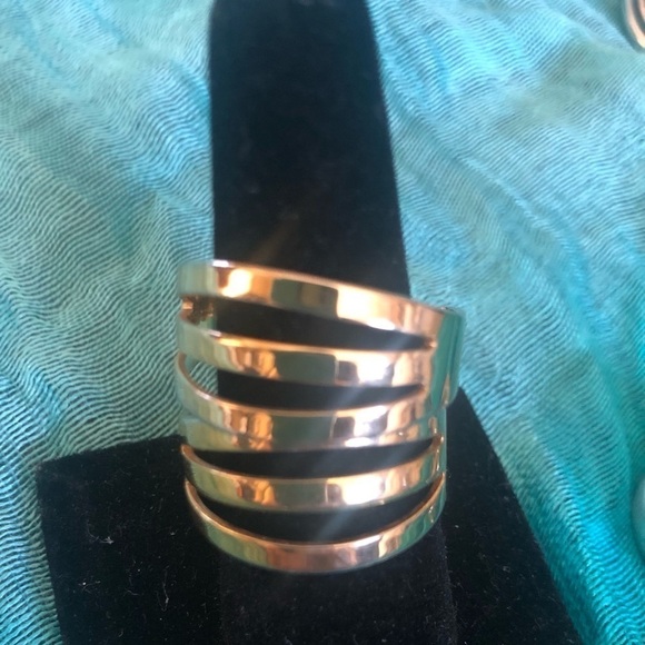 VTG 80’s Chucky Gold~Tone Hoop Earrings Clip On Style Statement Retro Classic - Picture 3 of 4